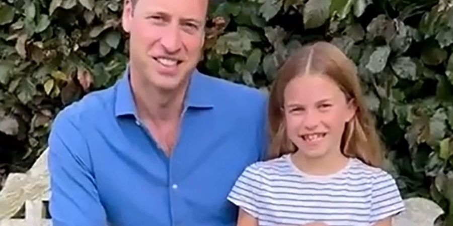 Prinz William und Charlotte wünschen den Fussballerinnen alles Gute.