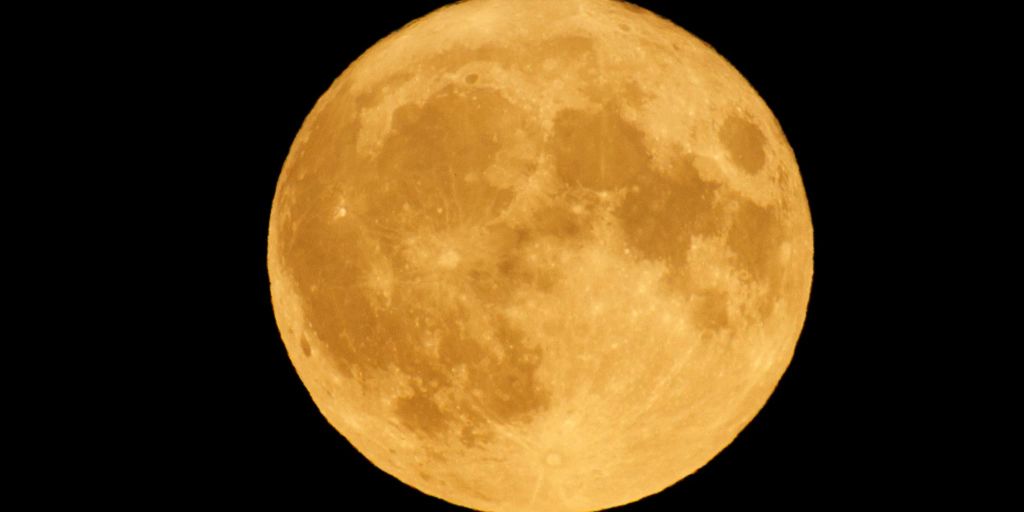 Blue Moon im August Erneut grosser Vollmond am Nachthimmel