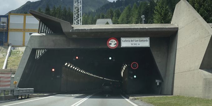 Rückreise-Verkehr - Stau am Gotthard überschreitet Zehn-Kilometer-Marke