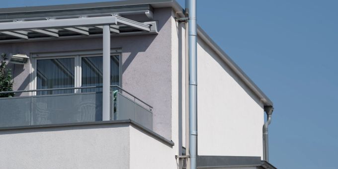 Neue Schornsteine müssen den höchsten Punkt des Dachs um mindestens 40 Zentimeter überragen. Neue Schornsteine müssen den höchsten Punkt des Dachs um mindestens 40 Zentimeter überragen.