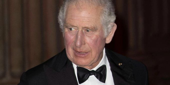 Prinz Charles bekam Millionen aus Katar, teils in Einkaufstüten gestopft. prinz charles