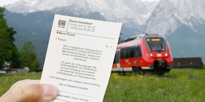 Mit dem 9-Euro-Ticket und der Deutschen Bahn zur Bergkulisse des Wettersteingebirges. Mit dem 9-Euro-Ticket und der Deutschen Bahn zur Bergkulisse des Wettersteingebirges.