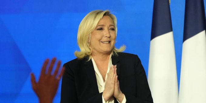 Marine Le Pen schiess auf Twitter gegen Jean-Luc Mélenchon. Marine Le Pen