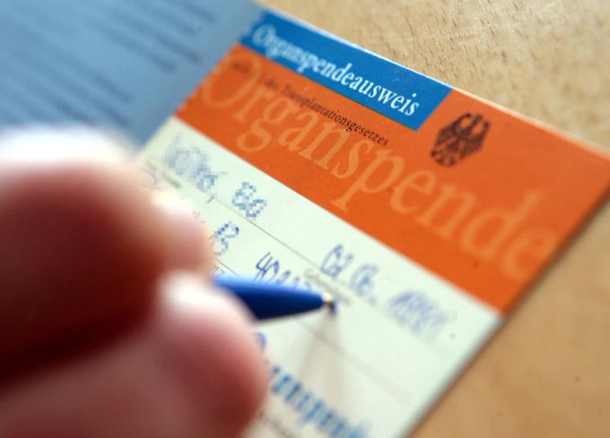 Deutschland kennt die Zustimmungslösung für die Organspende. In der Vergangenheit haben Transplantationsexpertinnen und -experten wiederholt einen Pradigmenwechsel gefordert. Transplantationsgesetz Organspende Deutschland