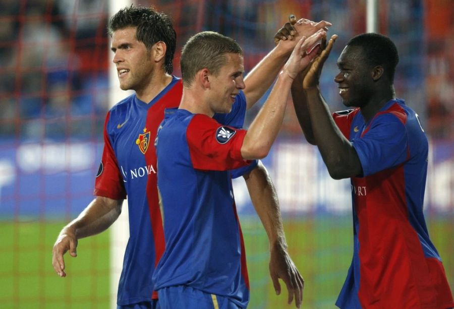 Hier jubelt er im Uefa Cup gegen Sarajevo 2007 mit Benjamin Huggel und Felipe Caicedo.