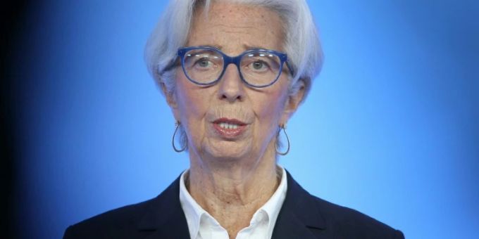 EZB-Präsidentin Christine Lagarde Zinshebung