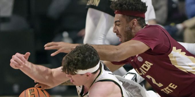 Der Tessiner Anthony Polite (in Rot) nimmt am Draft der NBA teil. nba