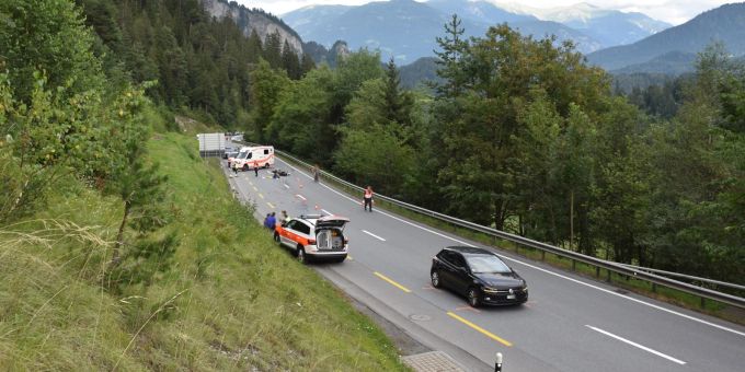 Flims: Kollision zwischen Auto und Motorrad Flims: Kollision zwischen Auto und Motorrad