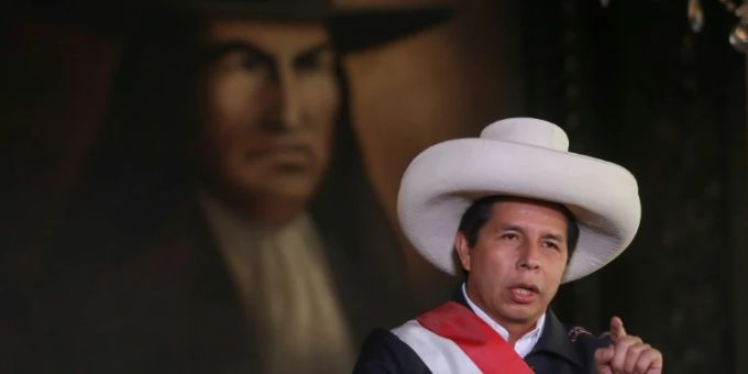Lima - Rückkehr von Ecuador-Reise wird für Perus Staatschef zum Wettlauf gegen die Zeit