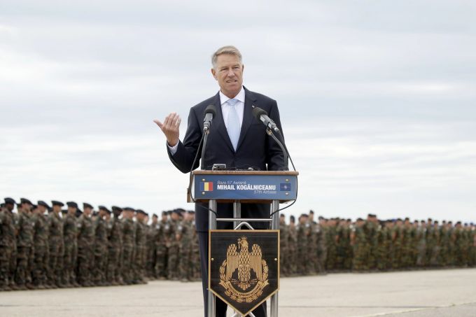 Auch Rumäniens Präsident Klaus Iohannis spricht an der Zusammenkunft mit Macron bezüglich Ukraine-Krieg. ukraine-krieg