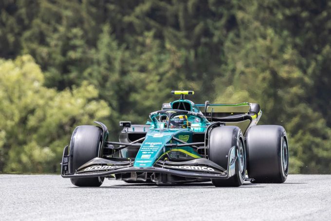 In Spielberg erlebt Sebastian Vettel bisher ein sehr unglückliches Renn-Wochenende. Sebastian Vettel