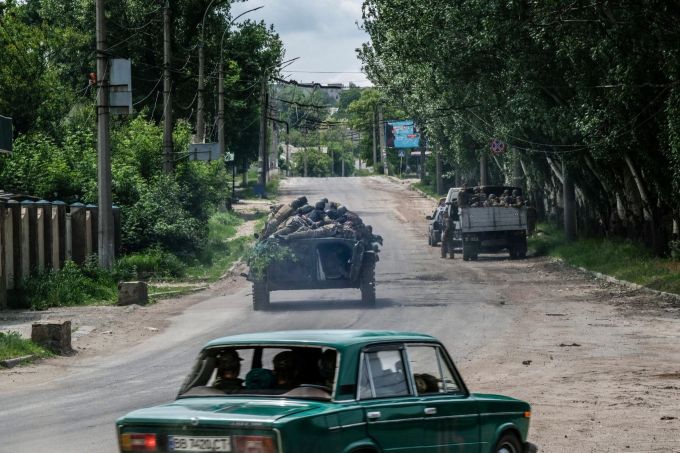 Soldaten in einem Aussenbezirk von Lyssytschansk. Die Stadt in der Region Luhansk gehört zu einem der grössten Chemiekomplexe der Ukraine. Lyssytschansk Ukraine-Krieg