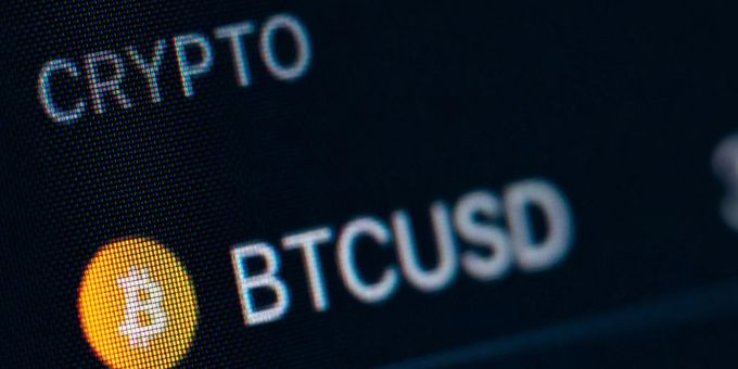 EU-Länder und das Europäische Parlament einigten sich auf ein Gesetz, nach dem Krypto-Plattformen künftig Informationen über Sender und Empfänger ermitteln müssen, wenn sie Transaktionen abwickeln. EU-Länder und das Europäische Parlament einigten sich auf ein Gesetz, nach dem Krypto-Plattformen künftig Informationen über Sender und Empfänger ermitteln müssen, wenn sie Transaktionen abwickeln.