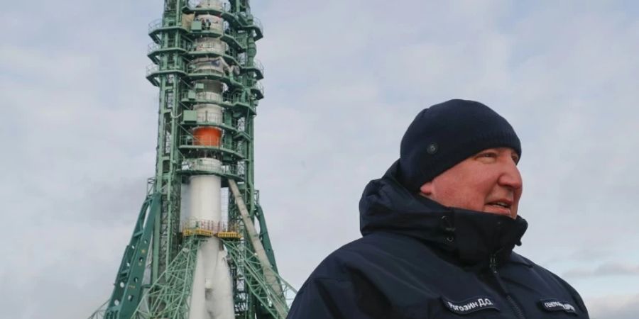 Rogosin im Dezember vor einer Sojus-Rakete