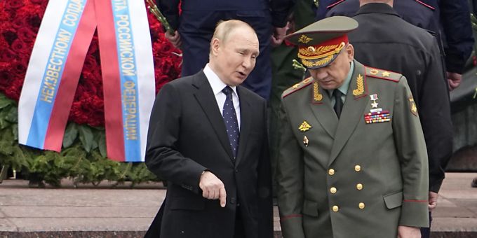 In Ukraine - Russlands Verteidigungsminister Schoigu besucht Truppen