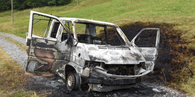Sattel SZ: Lieferwagenbrand Kantonspolizei SZ