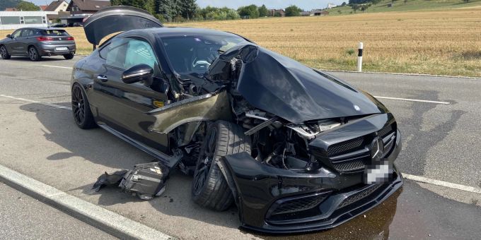 Schafisheim: Mit Sportwagen verunfallt Schafisheim: Mit Sportwagen verunfallt