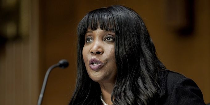 Lisa Cook wurde als FED-Vorstandsmitglied durch den US-Senat bestätigt. (Ken Cedeno/Pool Photo via AP, File) federal reserve system