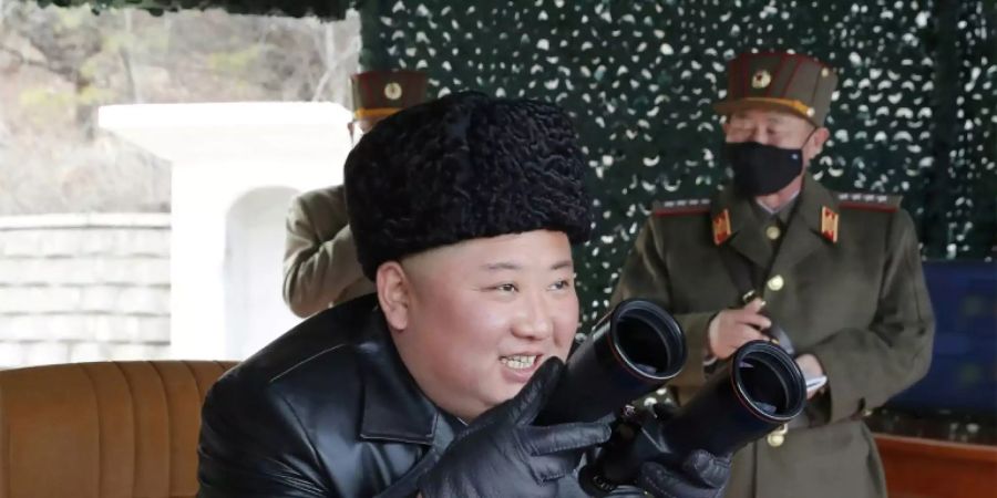 Kim Jong Un bei der militärischen Übung vor einer Woche