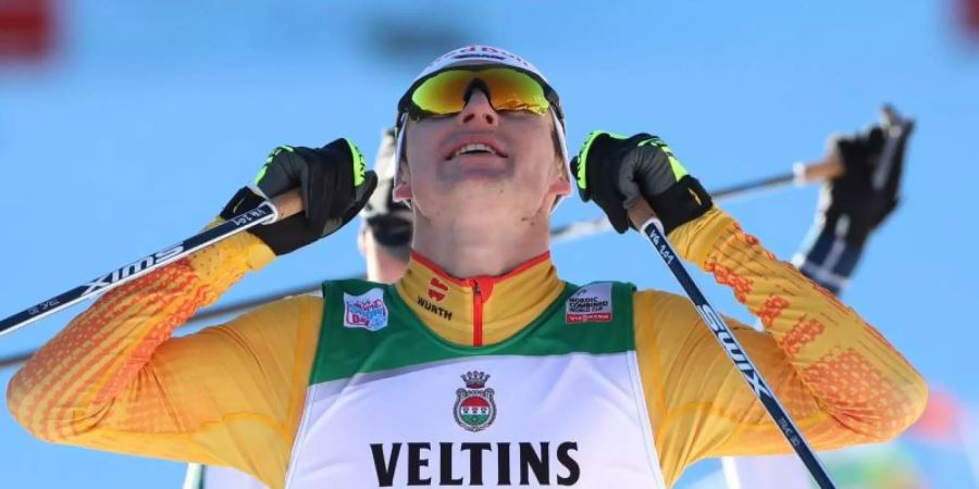 Vinzenz Geiger bejubelt seinen zweiten Saisonsieg im Einzel. Foto: Espa Photo Agency/CSM via ZUMA Wire/dpa