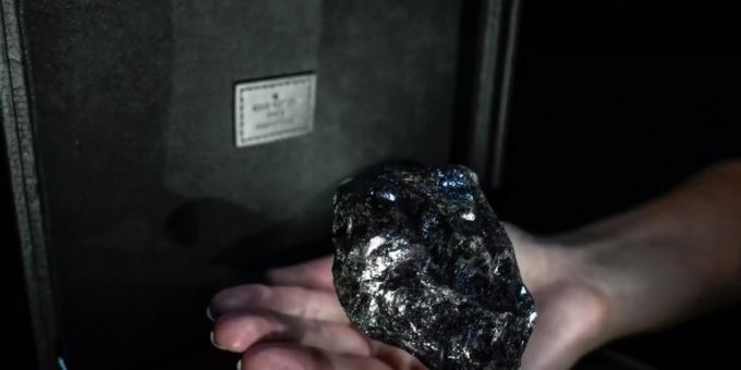 Paris - Zweitgrösster Rohdiamant der Welt in Paris präsentiert