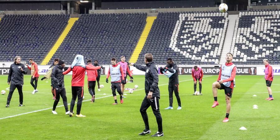 Die Spieler von Red Bull Salzburg bereiten sich auf den 1/16-Final gegen Eintracht Frankfurt vor.