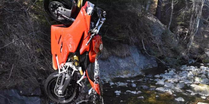 Selbstunfall eines Motorradfahrers.