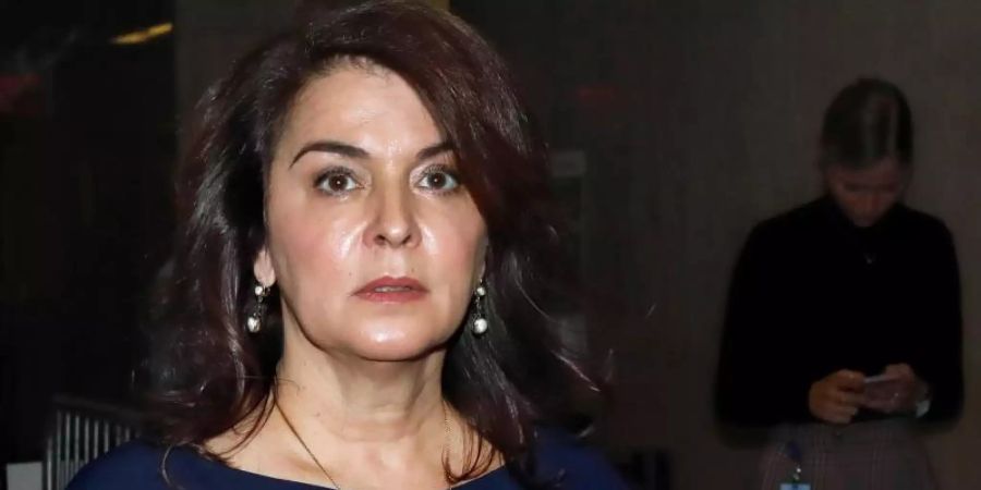 Annabella Sciorra kommt am Gericht an. Foto: Richard Drew/AP/dpa