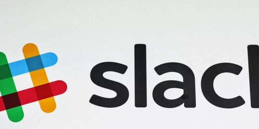 Das Slack-Logo, aufgenommen im Hauptquartier des Unternehmens in San Francisco. Foto: Christoph Dernbach/dpa