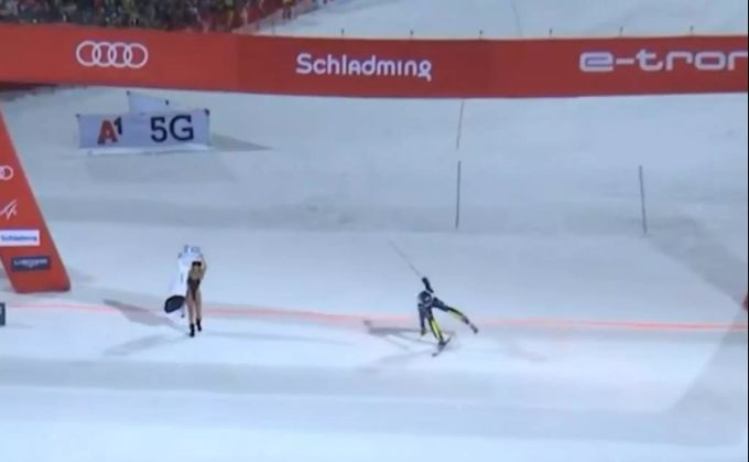 Knapp fünf Meter trennen Vinatzer und Wolanski in Schladming von einer Katastrophe. Schladming Slalom