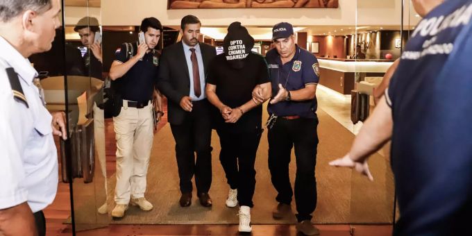 Mit dem Bruder - Ronaldinho in Paraguay mit gefälschtem Pass verhaftet
