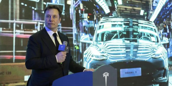 Der Tesla-Chef Elon Musk, wird wahrscheinlich persönlich bei der Eröffnung der Fabrik in Gründheide dabei sein. tesla genehmigung