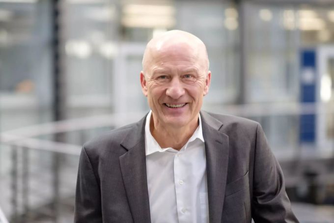 VW-Finanzvorstand Frank Witter steht vor einem Interview bei Volkswagen. (Archiv) Frank Witter