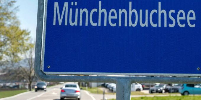 Ortstafel von Münchenbuchsee. Ortstafel von Münchenbuchsee.