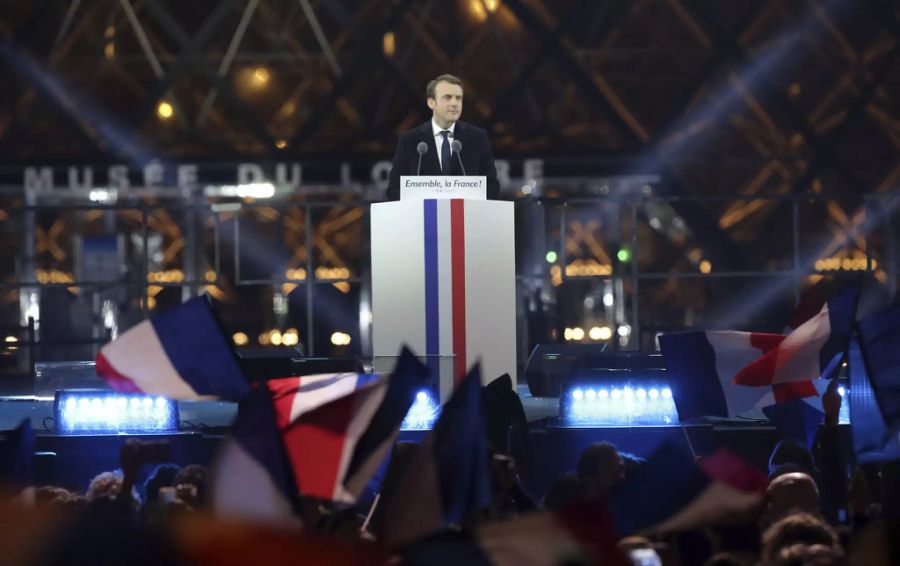louvre macron