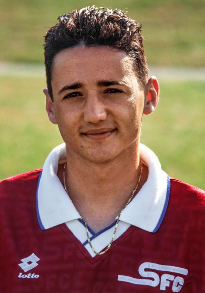 Oliver Neuville nach seinem Wechsel zum Servette FC 1992. Servette FC Neuville