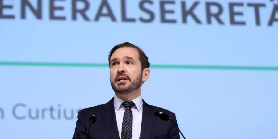 Laut DFB-Generalsekretär Curtius beschäftigt sich der DFB auch mit einem vorzeitigen Saisonabbruch. Foto: Simon Hofmann/Getty Images Europe/DFB/dpa