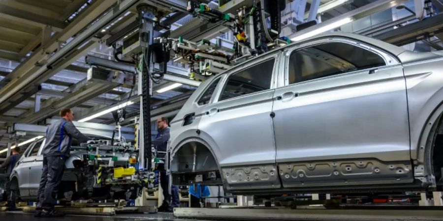 Produktionsstrasse bei VW in Wolfsburg