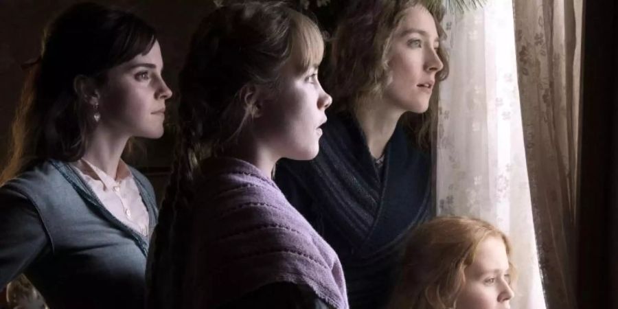 Die vier Schwestern Meg March (Emma Watson) (l-r), Amy March (Florence Pugh), Jo March (Saoirse Ronan) und Beth March (Eliza Scanlen) schlagen sich mit ihrer Mutter im ländlichen Massachusetts durch. Foto: Wilson Webb/Sony Pictures /dpa