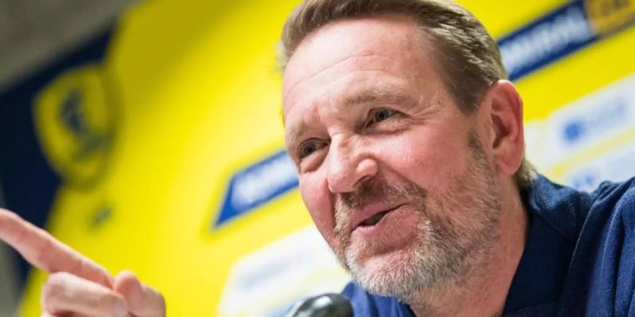 Trainer Martin Schwalb präsentiert sich als Macher und hat das Ziel mit den Löwen alle Spiele zu gewinnen. Foto: Tom Weller/dpa