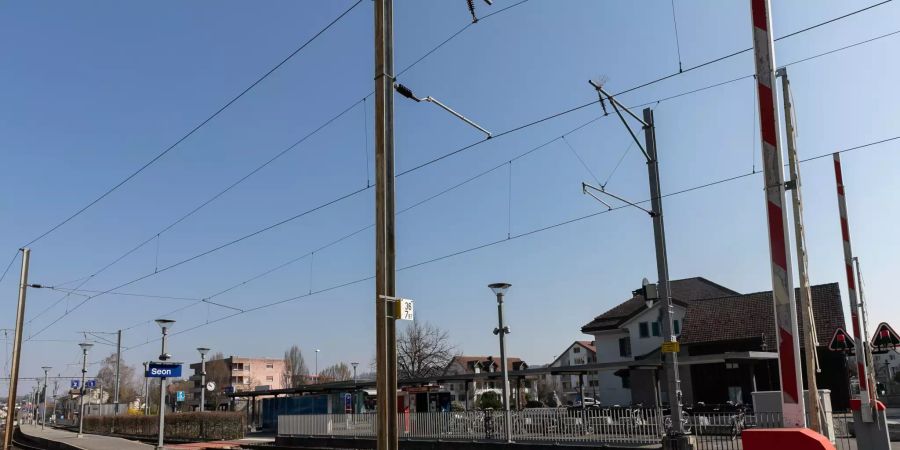 Der Bahnhof der Gemeinde Seon.