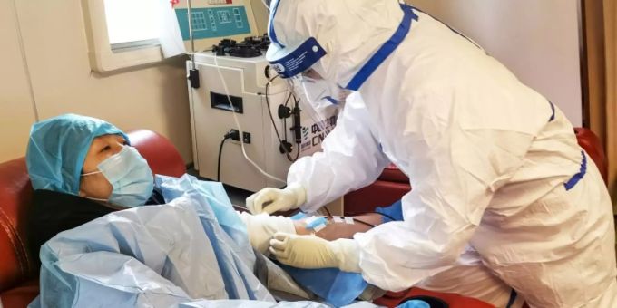 Geheilte Covid-19-Patientin spendet Plasma Geheilte Covid-19-Patientin spendet Plasma