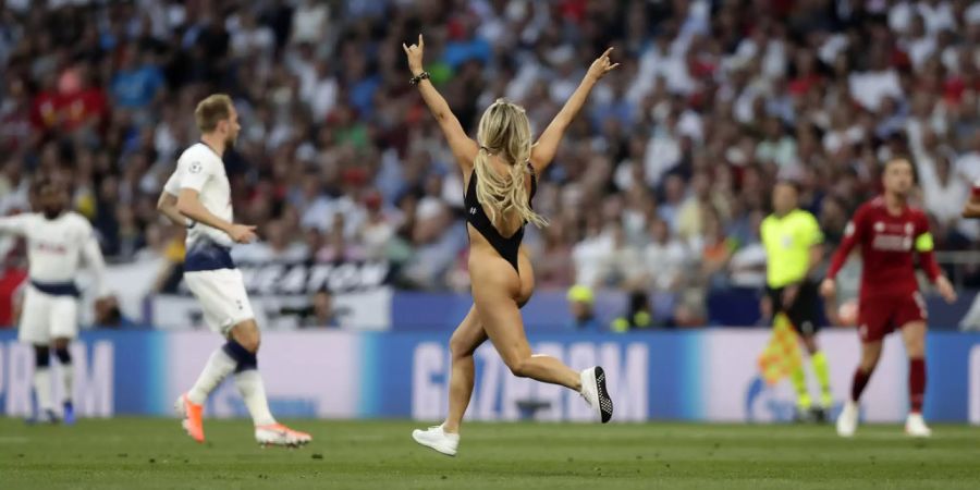 Beim Champions League Final 2019 rannte Wolanski über den Platz.