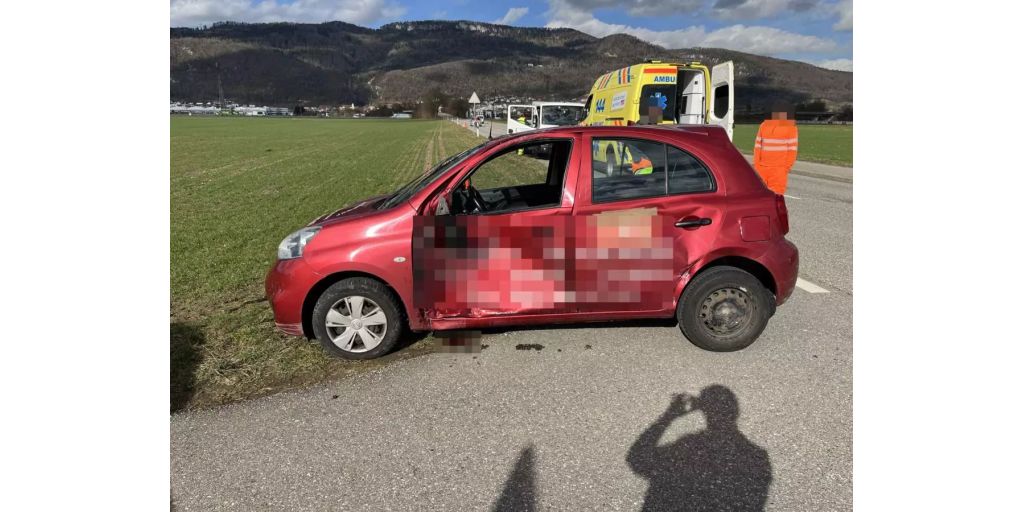 Neuendorf SO: Kollision zwischen Auto und Motorrad – beide Fahrzeuglenker  verletzt 