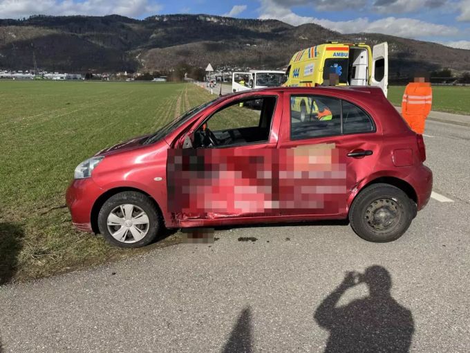 Zwei Verletzte in Neuendorf SO: Kollision zwischen Auto und Motorrad