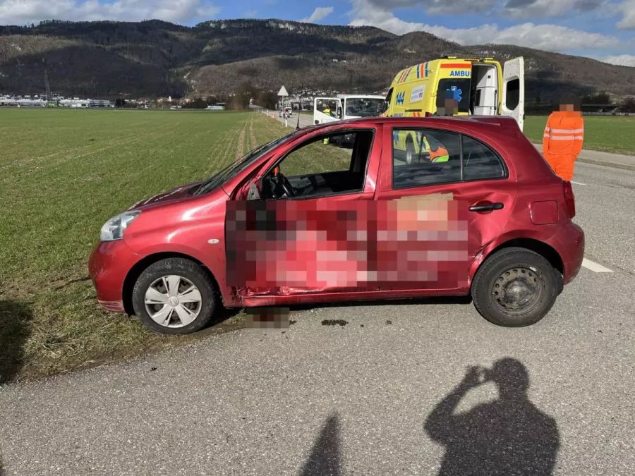 Der Autofahrer erlitt leichte Verletzungen.