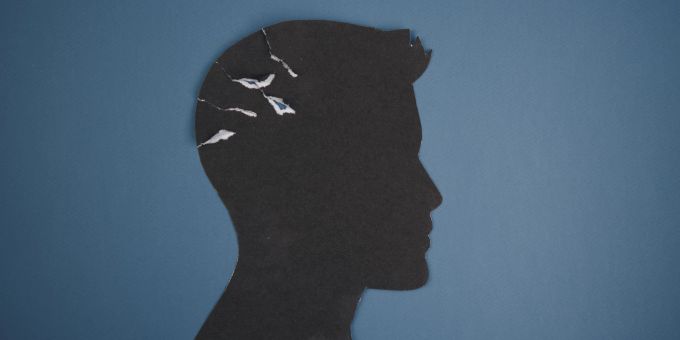 Im Strafvollzug wurde bei dem 34-Jährigen paranoide Schizophrenie diagnostiziert. (Symbolbild) Abstrakter Kopf, blau, grau
