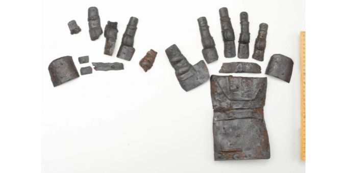 Ein Panzerhandschuh aus dem 14. Jahrhundert. Panzerhandschuh