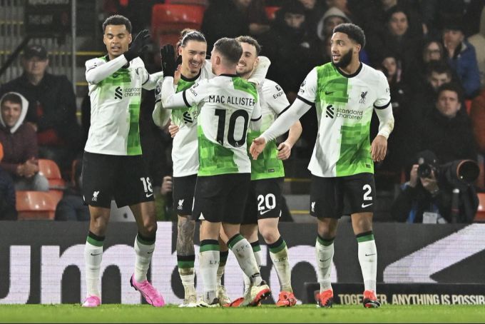 Darwin Nunez bejubelt mit seinen Mannschaftskollegen vom FC Liverpool einen seiner Treffer. Darwin Nunez FC Liverpool.
