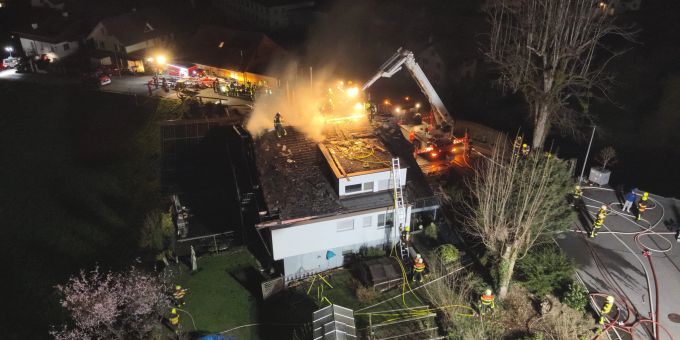 In Kaltbrunn SG - Dachstockbrand verursacht hohen Sachschaden